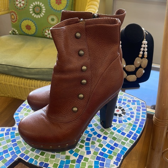 UGG Shoes - Ugg Cosima Platform Boots w/ Wooden Heels Size 8.5